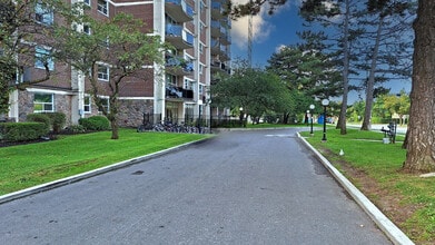 La Corona in Toronto, ON - Building Photo - Building Photo