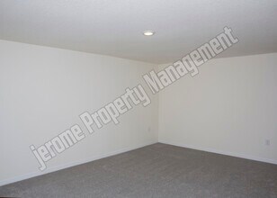 37191 Sharks Eye Ln in Zephyrhills, FL - Building Photo - Building Photo