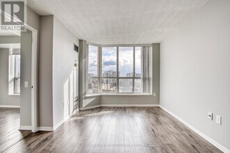 21 Overlea Blvd in Toronto, ON - Building Photo - Building Photo