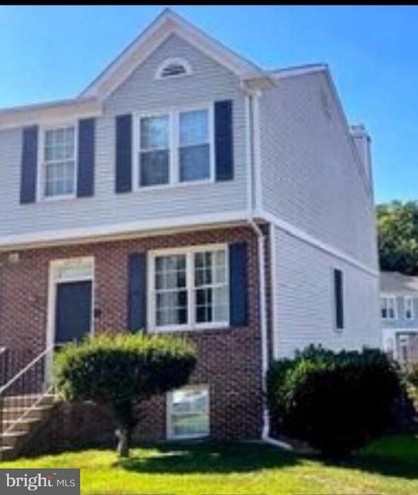 12718 Perchance Terrace in Woodbridge, VA - Foto de edificio