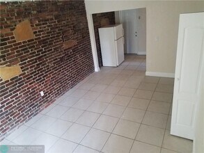 1200 NE 110th St-Unit -3 in Miami, FL - Building Photo - Building Photo