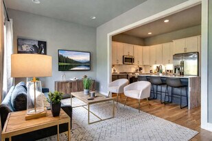 966 Youngs Ln, Unit SI ID1051745P in Nashville, TN - Building Photo