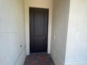 3334 W 96 Pl in Hialeah, FL - Building Photo - Building Photo