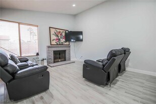 7399 Topeka Dr in Las Vegas, NV - Building Photo
