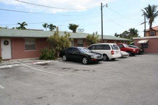 2302-2306 Johnson St in Hollywood, FL - Foto de edificio - Building Photo