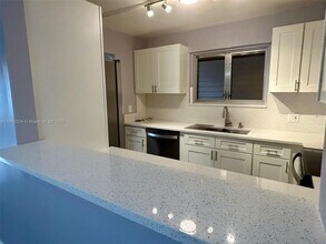 394 N Laurel Dr in Margate, FL - Building Photo - Building Photo
