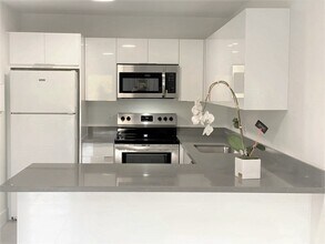 8005 Lake Dr, Unit 207A in Doral, FL - Building Photo - Building Photo