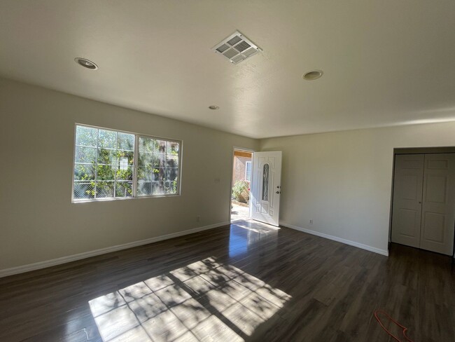 8837-8839 Tilden Ave in Panorama City, CA - Building Photo - Building Photo