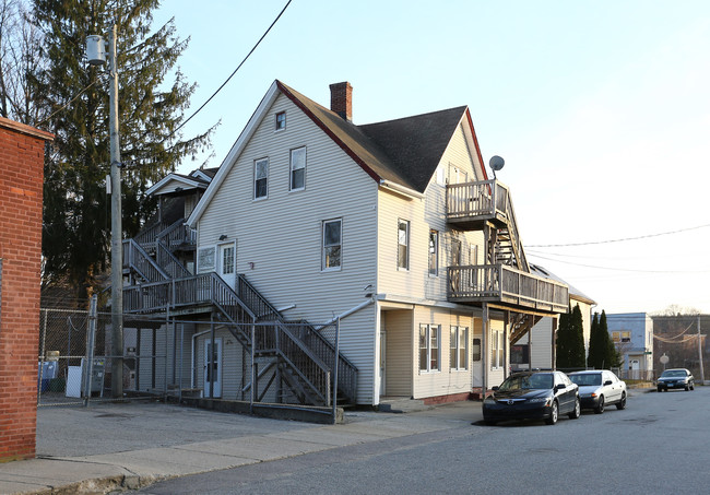 9 Mathewson St in Jewett City, CT - Building Photo - Building Photo