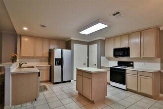 1029 Forest Bluff Trail in Round Rock, TX - Building Photo - Building Photo