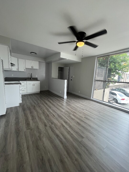 7406 S Hoover St in Los Angeles, CA - Building Photo