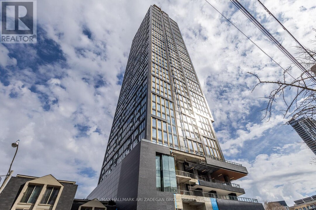 319-319 Jarvis St in Toronto, ON - Building Photo