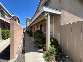 4293 Farquhar Ave in Los Alamitos, CA - Foto de edificio - Building Photo