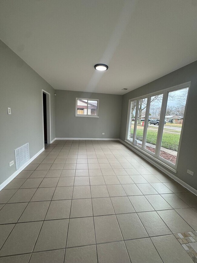 17936 Wildwood Ave in Lansing, IL - Building Photo - Building Photo