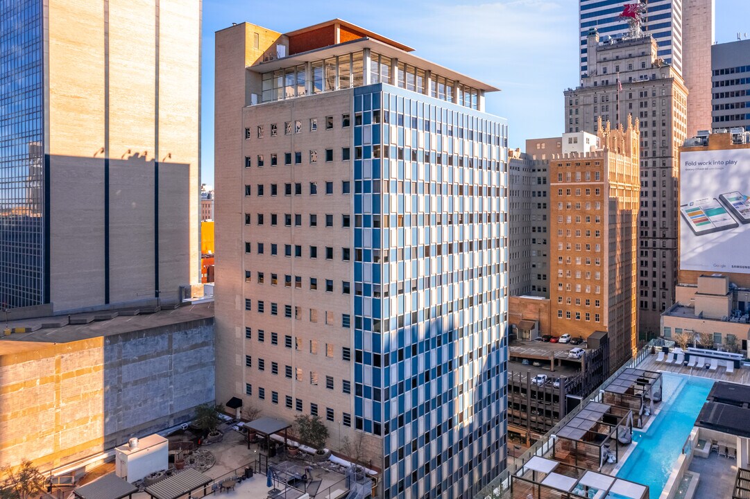 1505 Elm St in Dallas, TX - Building Photo