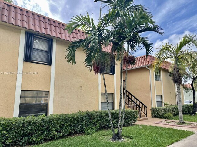9728 Hammocks Blvd-Unit -201-27 in Miami, FL - Building Photo - Building Photo