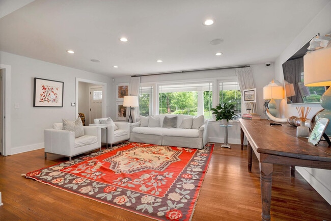 property at 802 N Park Ave