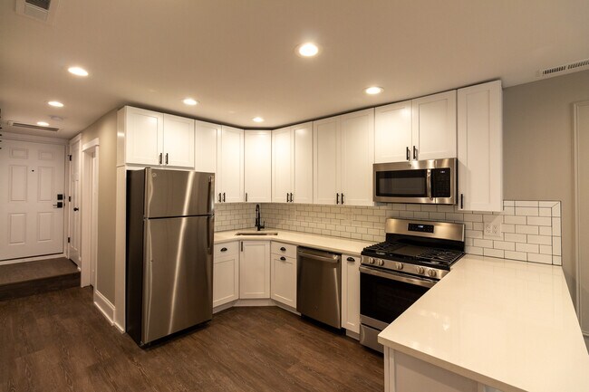 3757 W Addison St in Chicago, IL - Building Photo - Building Photo