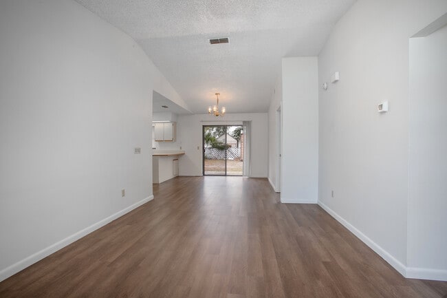 142 Cascade St in Deltona, FL - Building Photo - Building Photo