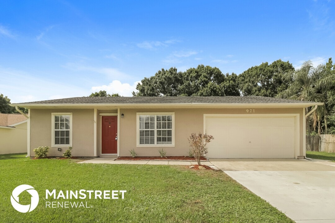 971 Fairhaven St NE in Palm Bay, FL - Building Photo