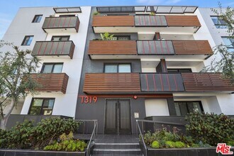 1319 N Martel Ave in Los Angeles, CA - Building Photo - Building Photo