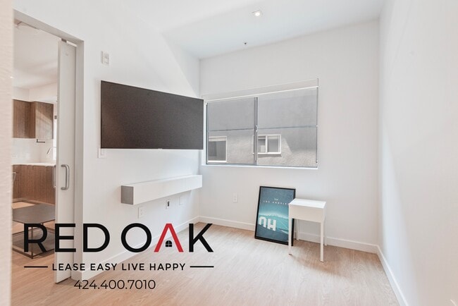 11649 Mayfield Ave in Los Angeles, CA - Building Photo - Building Photo