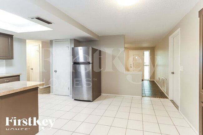 10816 Leeds Rd in Port Richey, FL - Building Photo - Building Photo