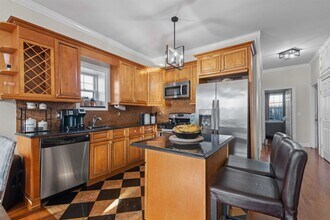 379 Palisade Ave in Jersey City, NJ - Building Photo - Building Photo