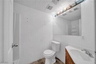 2313 Hamilton Ave in Alva, FL - Building Photo - Building Photo