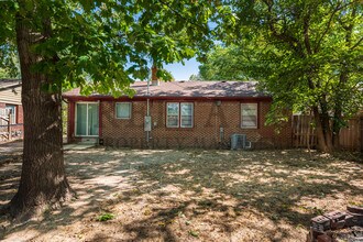 921 S Royal Rd in Wichita, KS - Building Photo - Building Photo