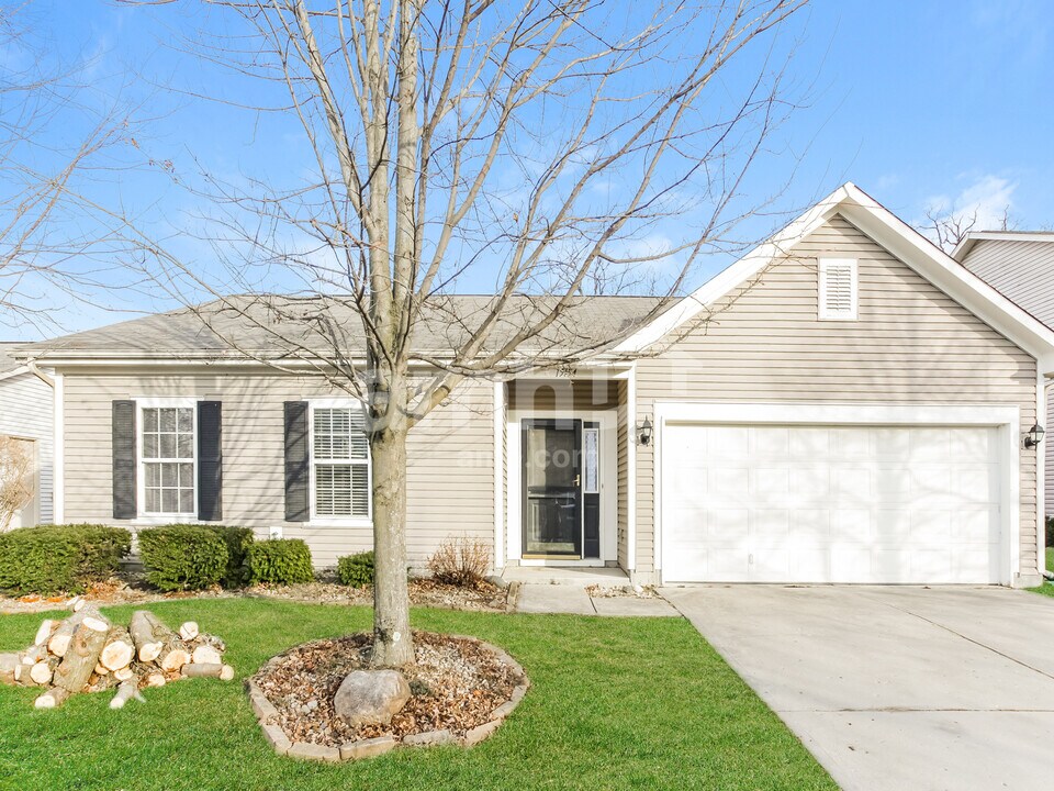 15154 Winning Colors Dr in Noblesville, IN - Foto de edificio