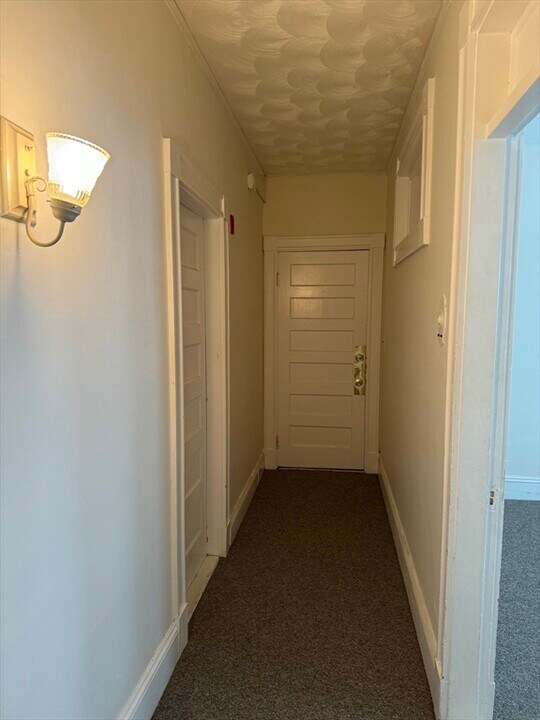 180 Lewis St-Unit -2 in Lynn, MA - Building Photo