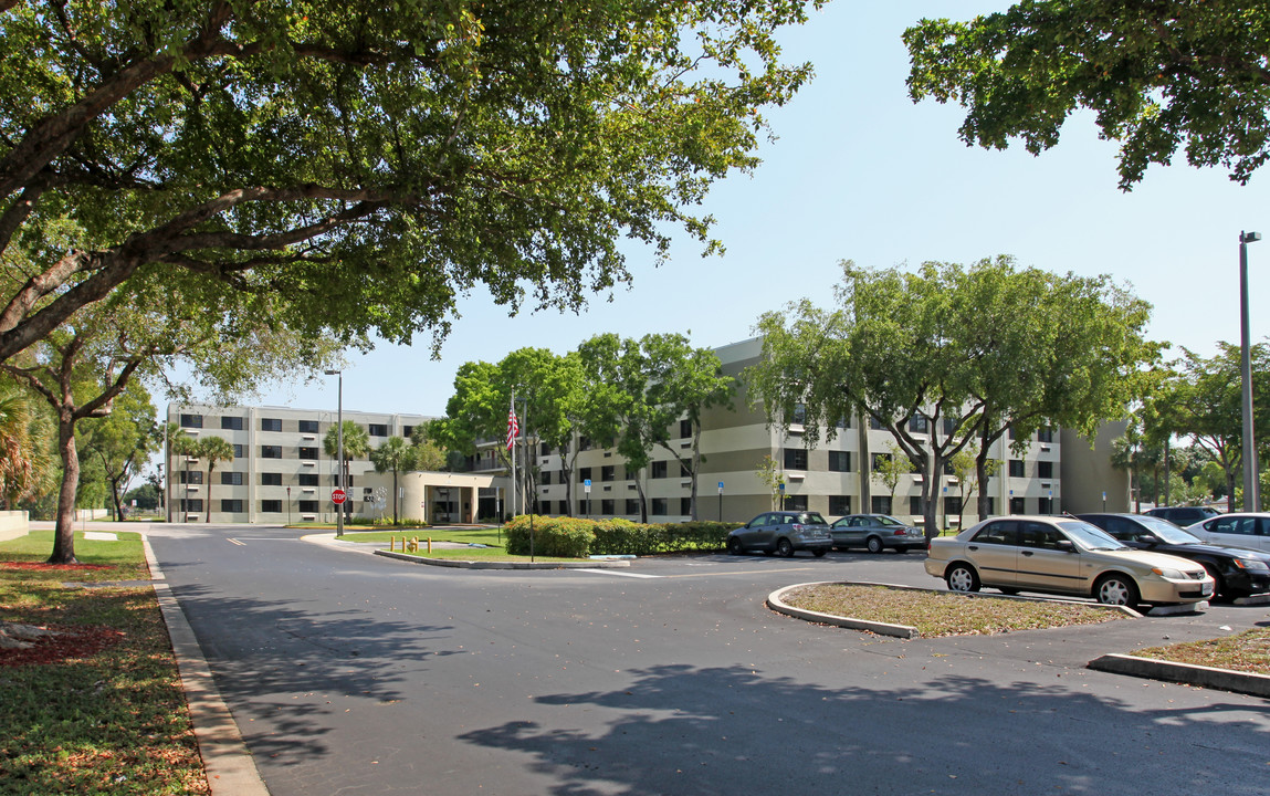 Griffin Gardens in Fort Lauderdale, FL - Building Photo