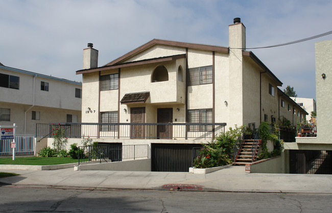 1807 Scott Rd in Burbank, CA - Building Photo - Building Photo