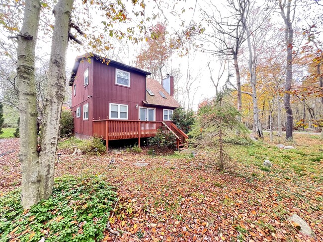 5115 Navajo Pl in Tobyhanna, PA - Building Photo - Building Photo