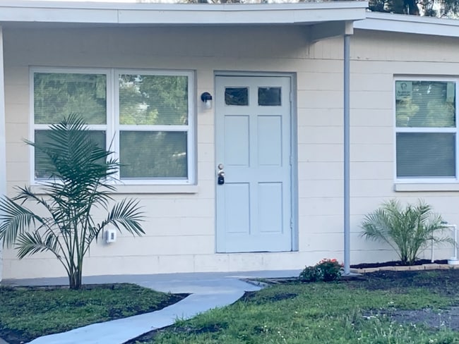 4925 S 83rd St in Tampa, FL - Foto de edificio - Building Photo