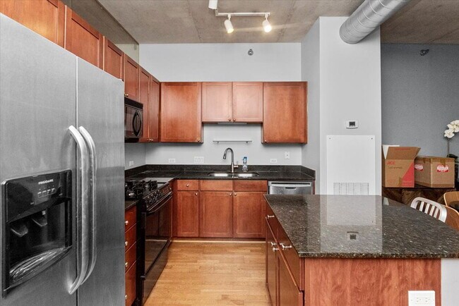 720 N Larrabee St in Chicago, IL - Foto de edificio - Building Photo