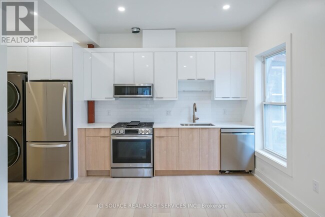 42-42 Ray St S in Hamilton, ON - Building Photo - Building Photo