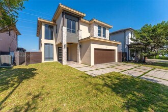 16175 SW 136th Terrace in Miami, FL - Foto de edificio - Building Photo