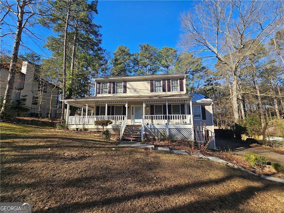 827 Pine Ridge Dr in Stone Mountain, GA - Building Photo