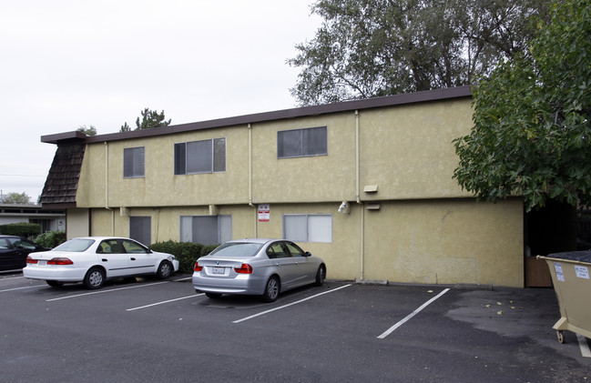 Drake Apartments in Davis, CA - Building Photo - Building Photo