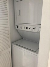 953 SW 10th St in Miami, FL - Building Photo - Building Photo