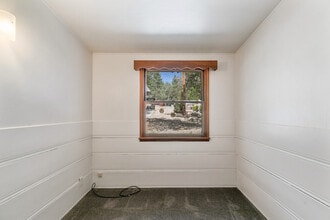 32780 Deer Lick Dr in Running Springs, CA - Foto de edificio - Building Photo