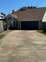 404 Adam St NW in Fort Walton Beach, FL - Building Photo