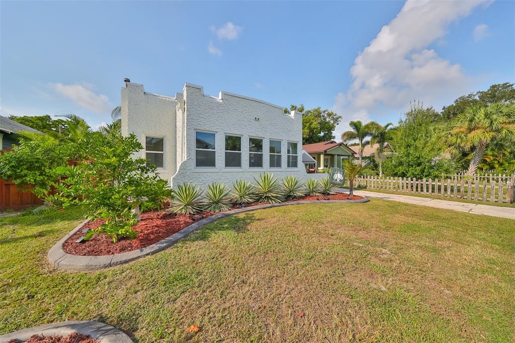 2326 4th Ave N in St. Petersburg, FL - Building Photo