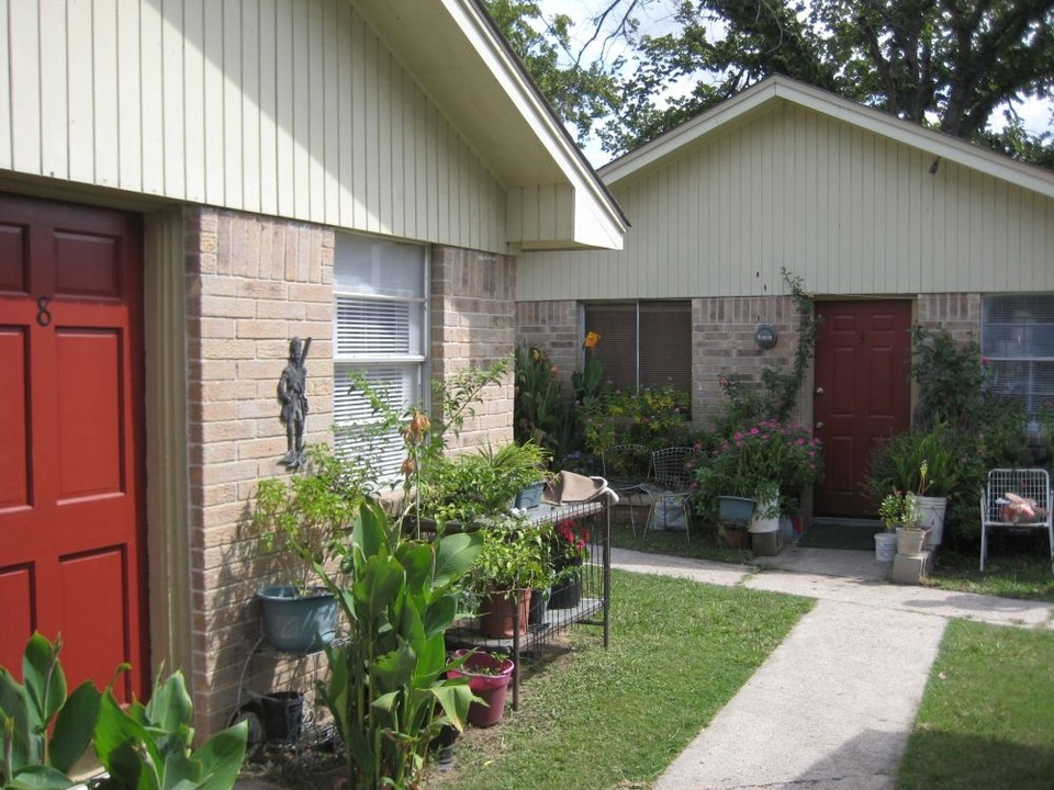 8814 Manus St in Houston, TX - Building Photo