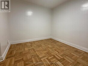 2770 Yonge St in Toronto, ON - Building Photo - Building Photo