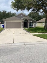 4102 Waltham Forest Dr in Tavares, FL - Building Photo