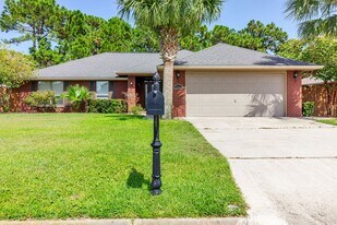 1952 Bay Pine Cir in Gulf Breeze, FL - Building Photo