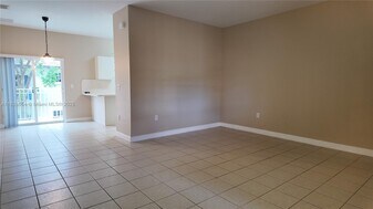 374 NE 27th Ave in Homestead, FL - Building Photo